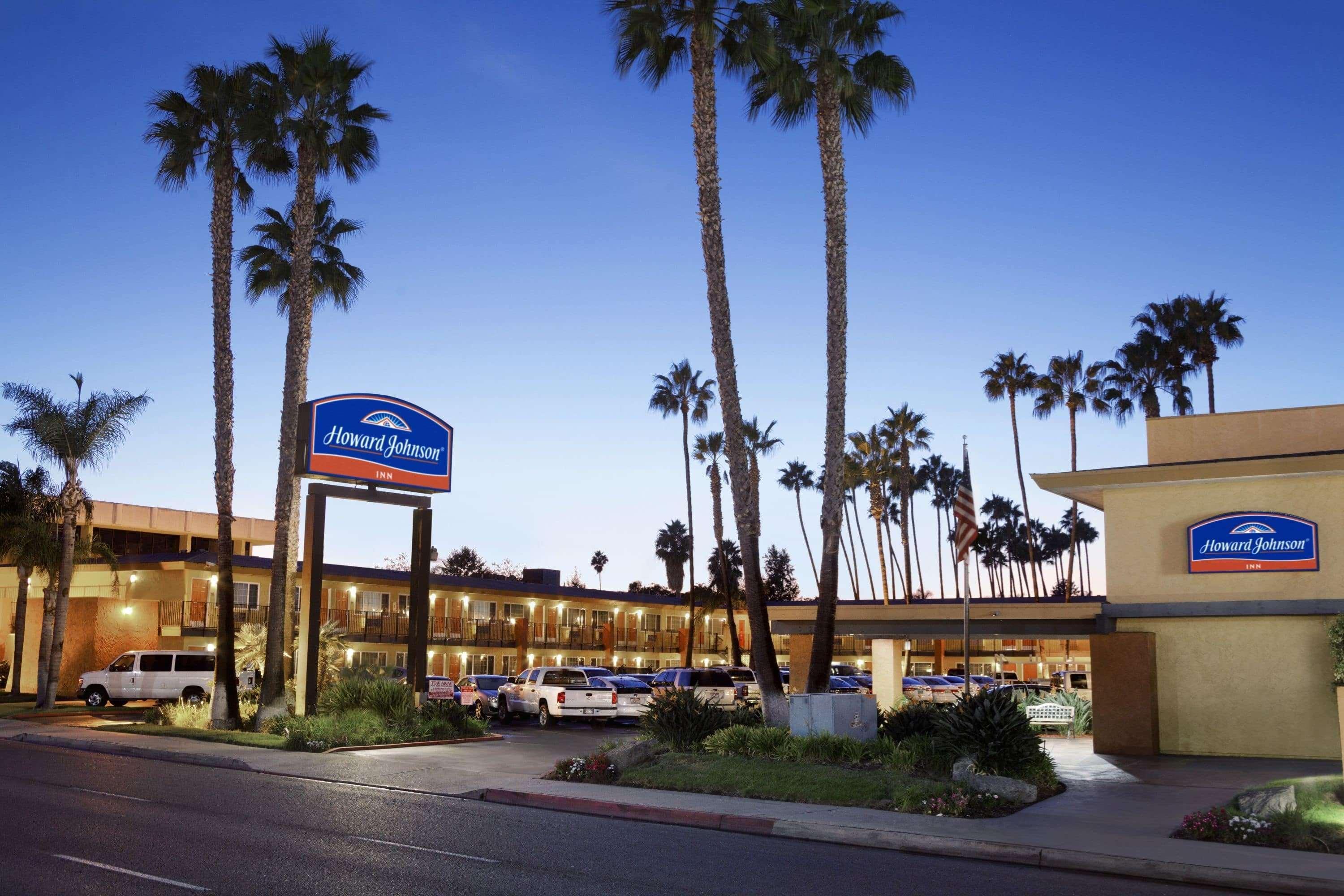 Howard Johnson By Wyndham San Diego Sea World Exterior photo