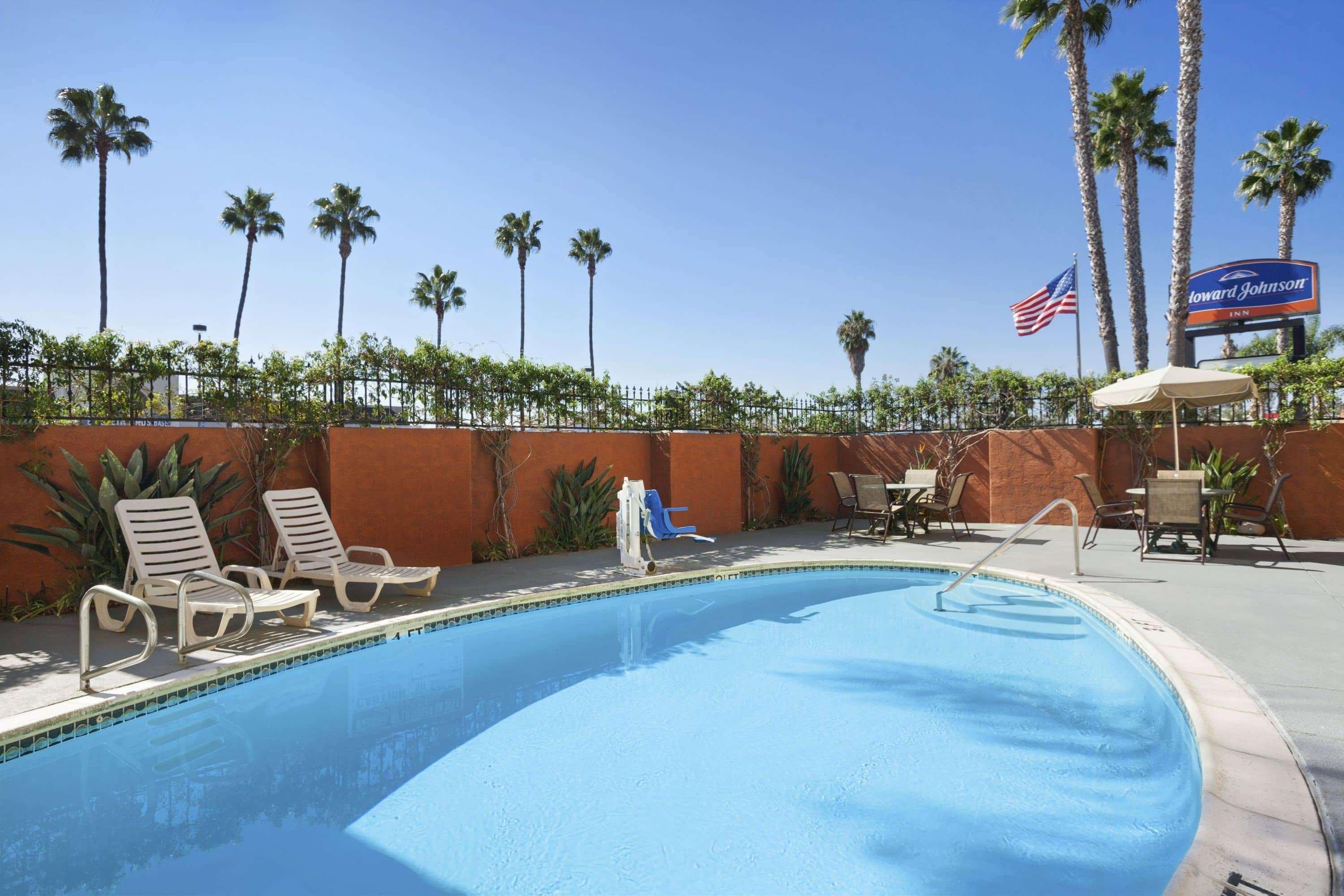 Howard Johnson By Wyndham San Diego Sea World Exterior photo