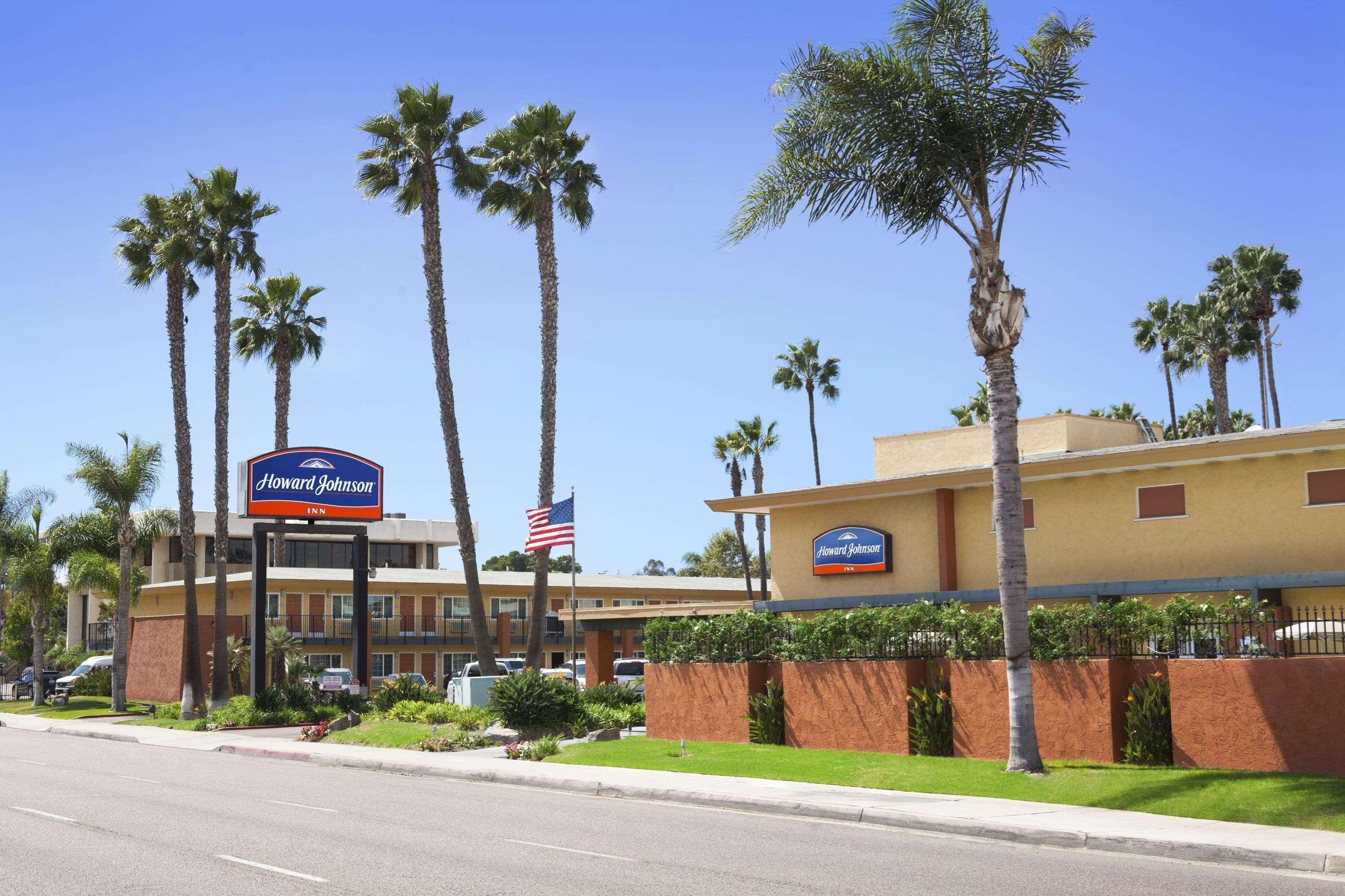 Howard Johnson By Wyndham San Diego Sea World Exterior photo