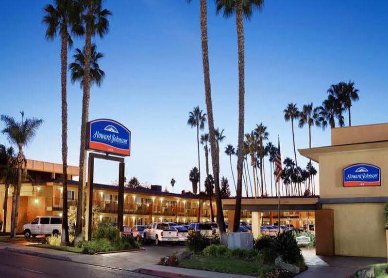 Howard Johnson By Wyndham San Diego Sea World Exterior photo